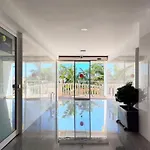 Estudio Borinquen Near The With Pool アパート アデヘ